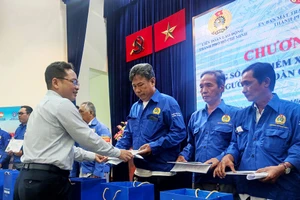 Thẻ BHYT: “Phao cứu sinh” cho những người khó khăn