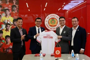 HLV Kiatisak với mục tiêu cùng Công an Hà Nội bảo vệ ngôi vô địch