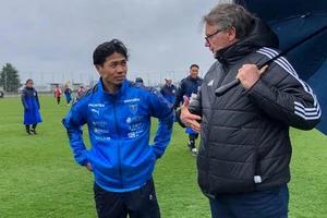 Thiếu người ghi bàn, HLV Troussier phải tìm Công Phượng