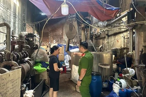 Đau đầu vì cơ sở nhuộm vải xả khói, gây tiếng ồn