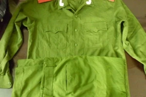 'Trùm' bán xe gian trữ quân phục công an để... bán kiếm lời