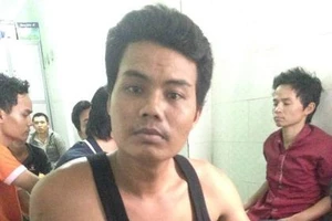 Bắt băng nhóm chuyên mồi chài công nhân đánh bạc