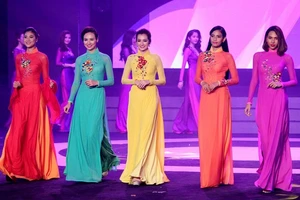 Dàn người đẹp Việt khoe dáng trong 'Chào tuổi 30' báo Thanh Niên