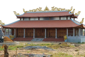 Công trình nhà thờ tổ của Hoài Linh đóng cửa im lìm