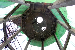 Clip: Bên trong công trường phá dỡ thủy đài ở Sài Gòn