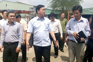 Bí thư Đinh La Thăng truy vấn gay gắt chủ tịch xã Xuân Thới Sơn