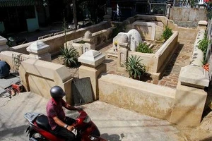 Mộ cổ khang trang của vị tiền hiền sáng lập chợ Thủ Đức