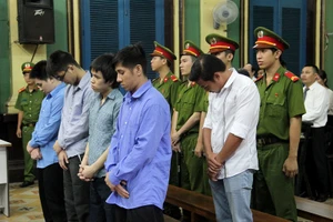 Nguyên CSGT lãnh án vì kêu côn đồ đánh người vi phạm