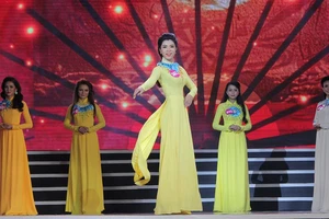 Ngắm các nữ sinh viên VN duyên dáng trong tà áo dài