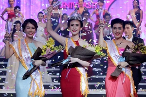 Đặng Thị Thu Hồng đoạt Nữ sinh viên VN duyên dáng 2016
