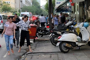 Còn nhiều vỉa hè cần PCT quận 1 ra tay “giải cứu“