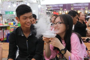 Chợ phiên công viên Bạch Đằng có gì?