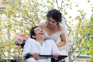 Bạn đọc chụp ảnh cưới cho cặp đôi 'Tình yêu cổ tích'