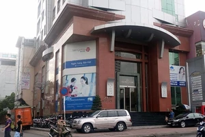 Vỉa hè quận 1 bát nháo sau khi ngừng ra quân dọn dẹp