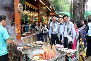 Chùm ảnh: 500 món ngon hội tụ tại liên hoan ẩm thực 