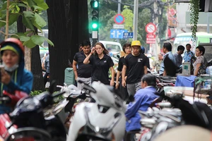 Chùm ảnh: Người ta đang làm gì với vỉa hè?