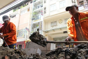 Tất bật 'thay áo mới' cho khu phố Tây Bùi Viện