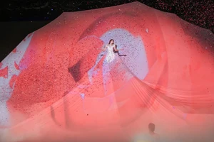 HH Phạm Hương lộng lẫy trong BST 'Dấu ấn nàng hương'