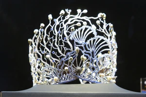 Cận cảnh vương miện Hoa hậu 3,2 tỉ lập Kỷ lục Guiness