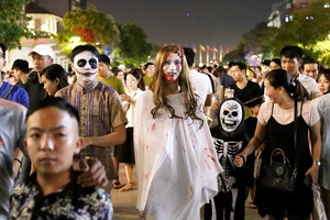 'Ma, quỷ' tràn ngập đường phố trong đêm Halloween