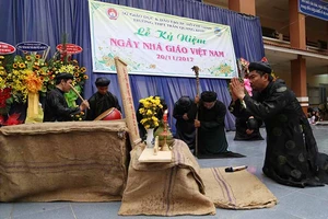 Học sinh diễn cải lương tri ân thầy cô giáo