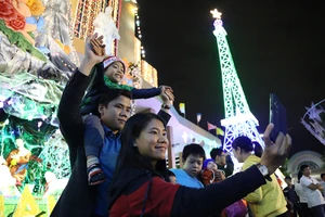 Đón Noel ở xóm đạo đẹp như châu Âu giữa lòng SG