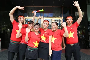 TP.HCM ngập tràn sắc đỏ, cổ vũ U-23 Việt Nam