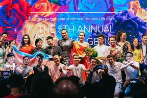 Gương hai chiều đạt giải video truyền thông về LGBTIQ