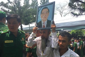 Hình ảnh xúc động trong lễ tang cố TT Phan Văn Khải