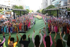 Hơn 100.000 người hưởng ứng Lễ hội áo dài TP.HCM 2018 