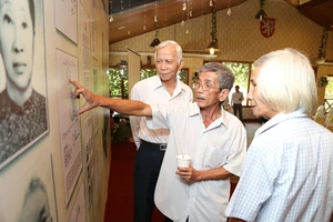 Ra mắt sách về Trường học sinh miền Nam trên đất Bắc