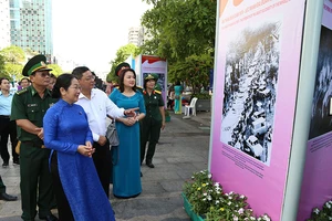 Khai mạc Triển lãm 'Thành phố Hồ Chí Minh-Khát vọng vươn cao'