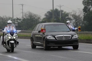 Cận cảnh đoàn xe hộ tống ông Kim Jong-un về Hà Nội