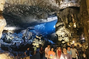 Cận cảnh hang động làm du khách 'sửng sốt' khi đến Hạ Long