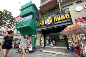 Cận cảnh nhà hàng Món Huế im lìm, ông chủ biệt tăm