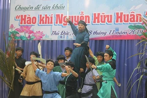 Hào hứng xem diễn Thủ Khoa Huân tại ngôi trường mang tên ông