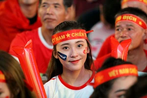 Những bóng hồng tiếp lửa cho U-22 Việt Nam trong đêm bán kết