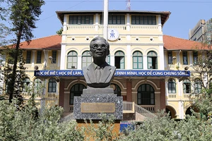 Độc đáo ngôi trường dòng trăm tuổi giữa lòng thành phố