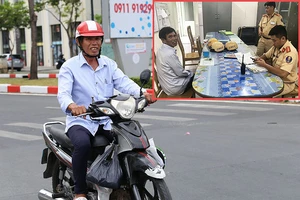 Gặp người được CSGT quận 1 tặng tiền mua xe máy