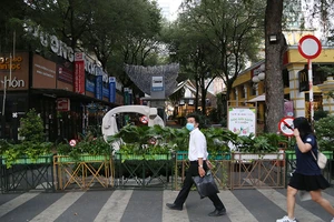 Chùm ảnh hàng quán ở TP.HCM đồng loạt tạm đóng cửa