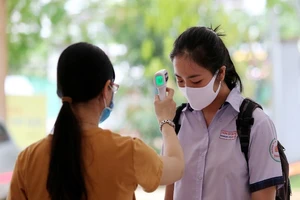 Quy trình kiểm tra y tế nghiêm ngặt trước giờ thi THPT 2020