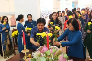 Hơn 2.000 học sinh dự kỷ niệm 221 năm ngày mất đô đốc Bùi Thị Xuân