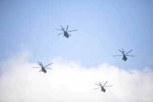 Hàng loạt tiêm kích, trực thăng tập luyện trên bầu trời TP.HCM