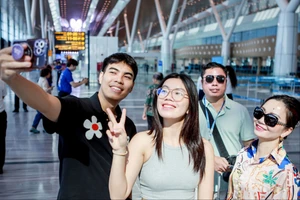 Nhà ga T3 Tân Sơn Nhất khánh thành, người dân háo hức trải nghiệm 