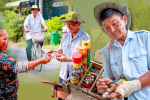 Người đàn ông 30 năm đạp xe ‘Ai bơm quẹt gas đây!’