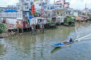 Video: TP.HCM khởi công dự án cải tạo bờ Bắc Kênh Đôi hơn 7.300 tỉ