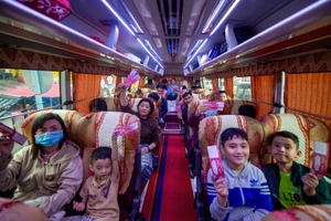 Ấm áp chuyến xe nghĩa tình đưa người lao động về quê đón Tết