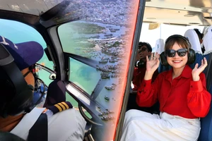 'TP.HCM - Sắc màu mới' qua ảnh: Trải nghiệm ngắm cảnh đẹp thành phố từ tour trực thăng