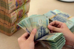 Ngân hàng mạnh tay tung hàng ngàn tỉ mua cổ phiếu 