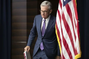 Chủ tịch Fed - ông Jerome Powell ra quyết định hạ lãi suất USD lần 2